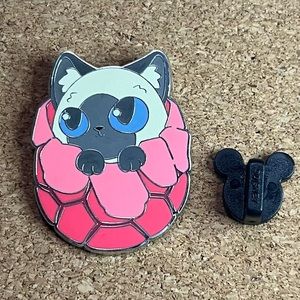Disney Parks 2023 The Marvels Flerkitten mystery Pin set